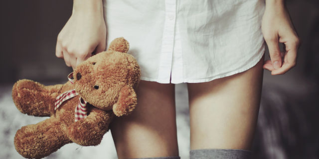 landscape-1482159849-dormire-con-il-peluche-da-grande