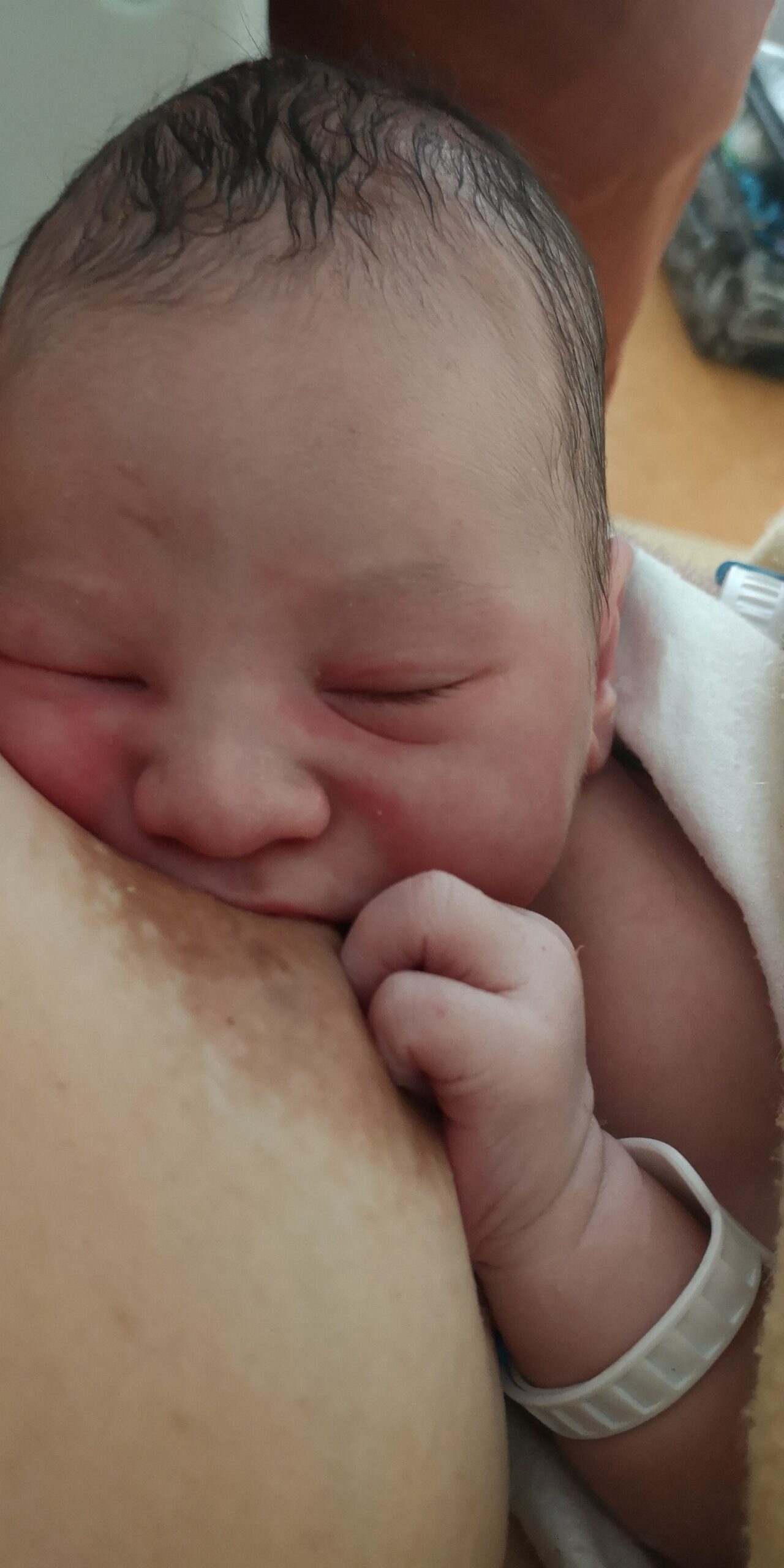 LE DONNE SANNO PARTORIRE. I BAMBINI SANNO NASCERE. E IO PROVO A SCRIVERE, TRA EMOZIONI E CONTRAZIONI.